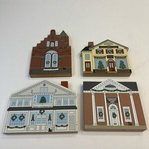 Lot of 4 The Cats Meow Stockbridge Christmas Series 1997 Shelf Sitter Houses